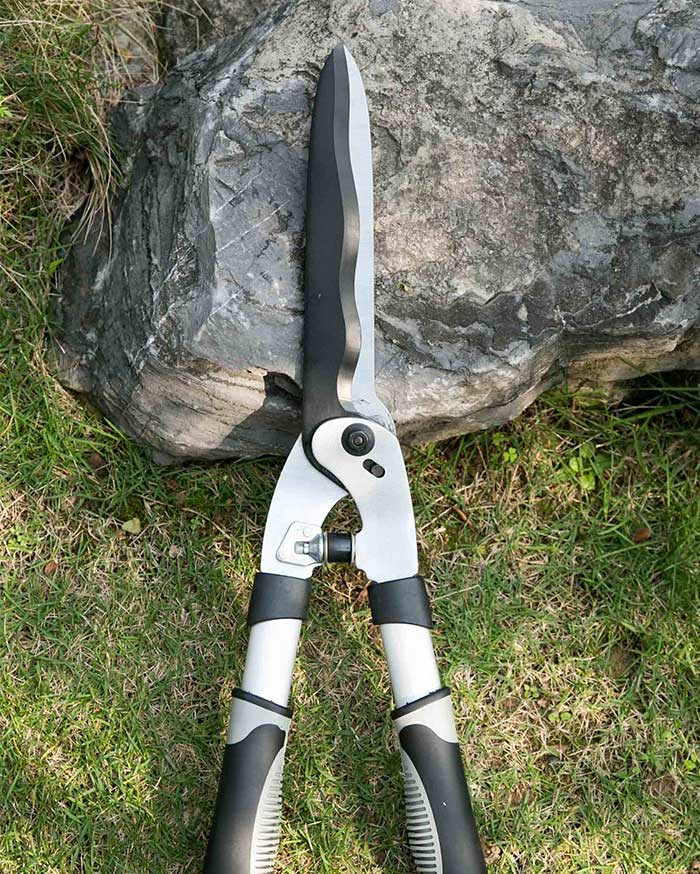 What are the advantages of garden electric scissors?